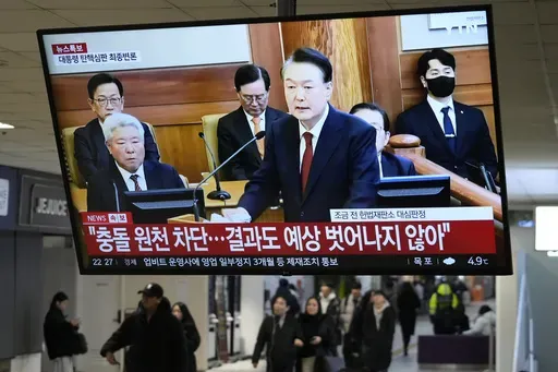 A TV screen shows footage of impeached South Korean President Yoon Suk Yeol's address at the final hearing of his trial during a news program at a bus terminal in Seoul, South Korea, Tuesday, Feb. 25, 2025. (AP Photo/Ahn Young-joo)