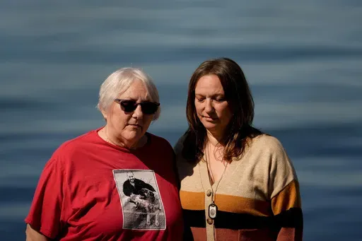 Jen Dold, whose brother, Alex Dold, lived with schizophrenia and died after a 2017 encounter with sheriff's deputies and police officers, stands for a portrait with their mother, Kathy Duncan, left, as they visit a beach he enjoyed, Wednesday, Sept. 18, 2024, in Edmonds, Wash. (AP Photo/Lindsey Wasson)