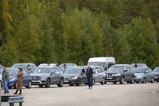 Cars queue to cross the border from Russia to Finland at the Vaalimaa border check point in Virolahti, Finland, Friday Sept. 23, 2022. (Sasu Makinen/Lehtikuva via AP)